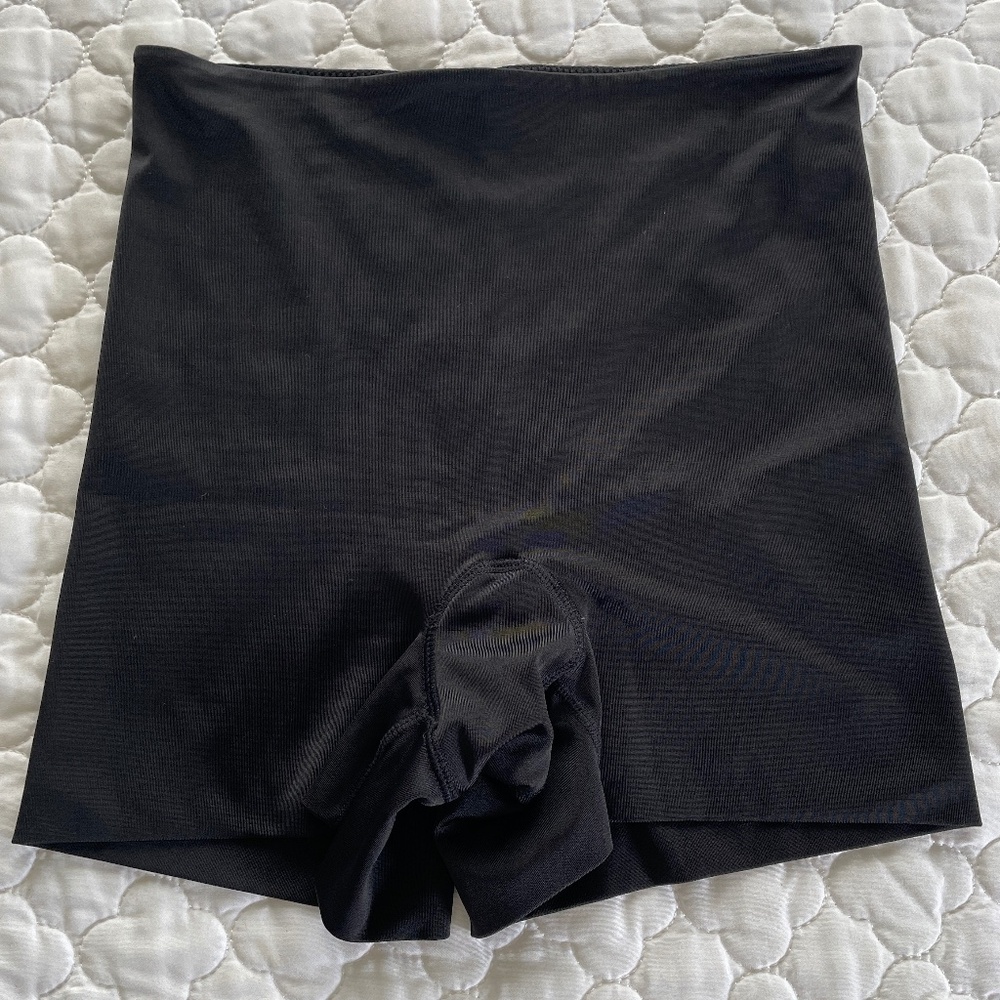SPANXshape Invisible Girlshort Size Small
